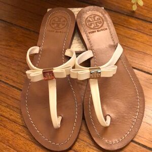 Tory Burch Leighanne Bow Flat Patent Leather Thong Sandals White Size 7